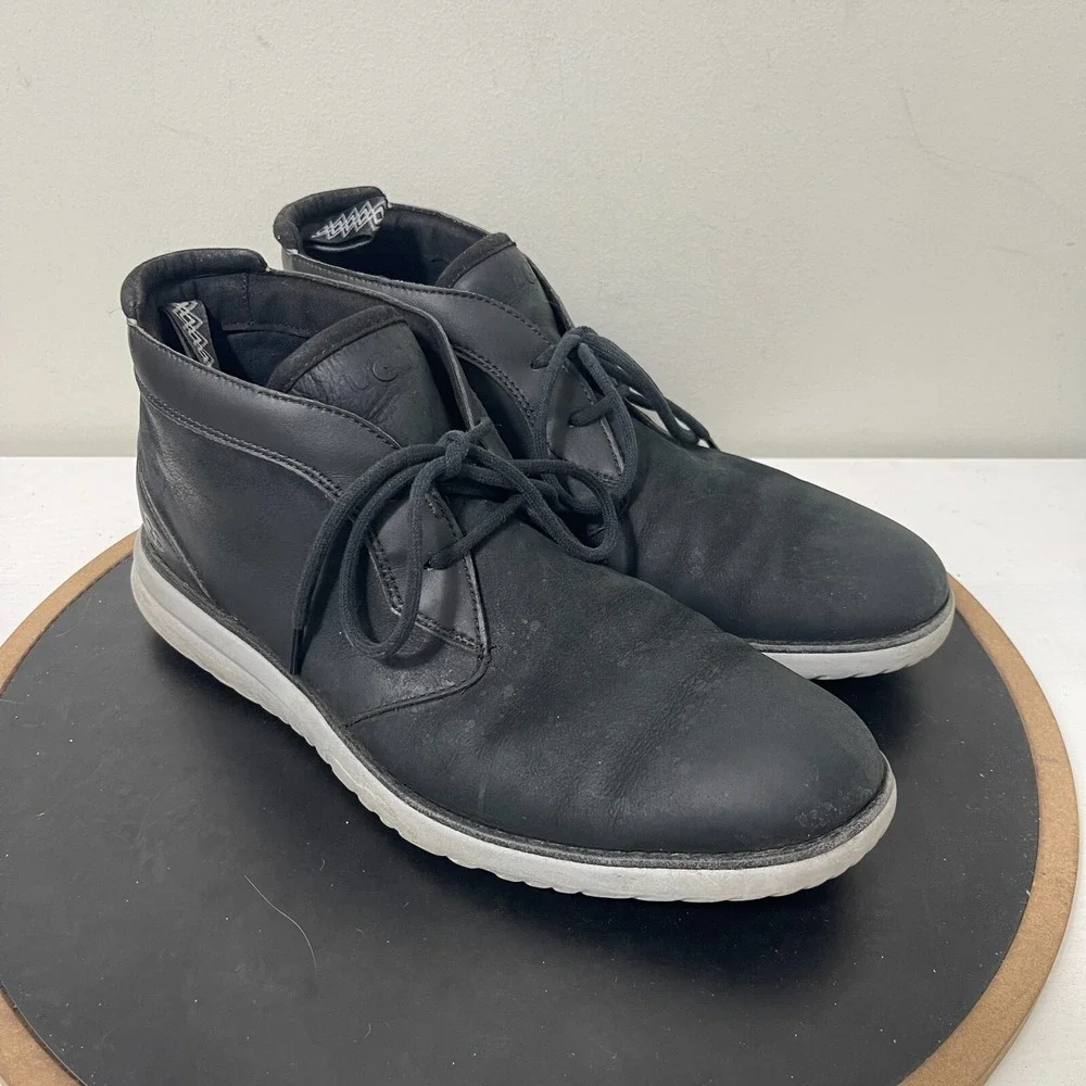 UGG Pismo Chukka Boots Men‎ Size 9.5 Leather Lace Up Black Minimalist Casual